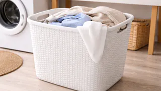 Нестандартный способ применения бельевой корзины из Светофора подсмотрел в гостях: передаю опыт сельских жителей