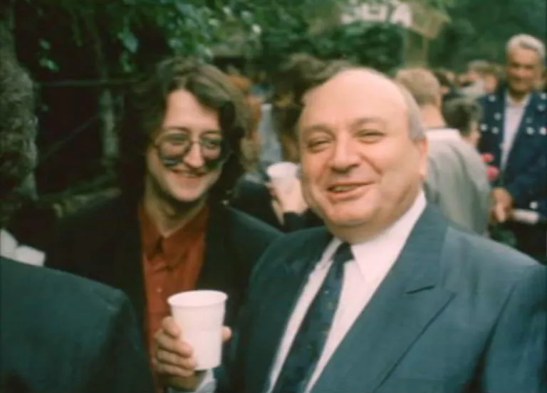 Скрытое прошлое российских звезд: какие «незвучные» фамилии они носили при рождении?