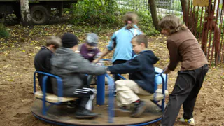 Народная жалоба: во дворе дома на ул.Подгорная исчезла карусель