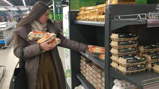 Яйца для себя хитрые продавцы выбирают так: запоминайте 2 важных совета