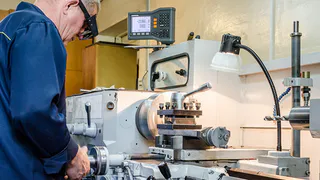 Вакансии: на предприятие требуются инженеры, слесари и технологи