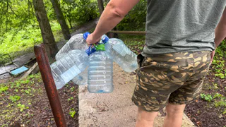 Пластиковые бутылки больше не выбрасываю: 8 дачных хитростей, которые экономят деньги и помогают урожаю