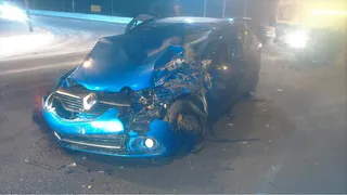 В Рязани столкнулись иномарка и грузовик, есть пострадавший