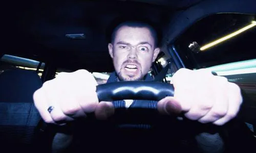 Автохам из Нижнекамска ударил беременную девушку по лицу