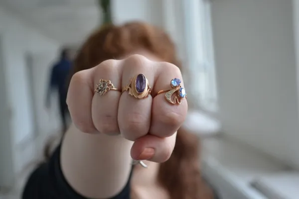 В Татарстане женщина избила сотрудника полиции, который посмел тронуть её сына