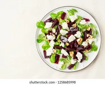 Дополняем салаты нежирным сыром