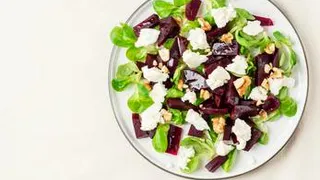 Дополняем салаты нежирным сыром