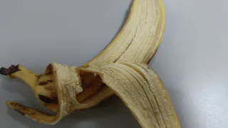 Теперь банановую кожуру посыпаю солью — весь май не нарадуюсь своей смекалке: лучший лайфхак для лентяев.