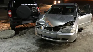 В Скопине пьяный водитель врезался в стоящую на обочине дороги "Ниву"