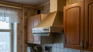 Почему умные хозяева давным-давно отказались от вытяжки на кухне: нашли более удобный вариант