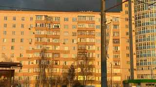 «Почему все обязанности возложены на жильцов?»: как жители Первомайского проспекта взяли на себя проблемы целого дома