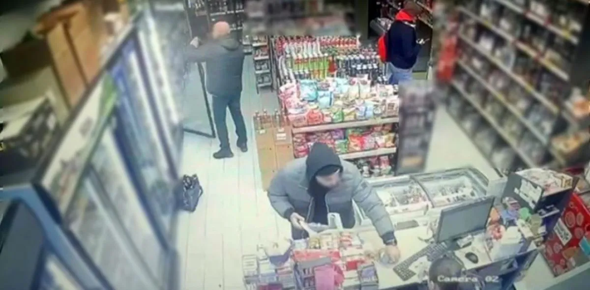 В магазинах Владимирской области мужчина выманивал у продавцов сдачу и похищал вместе с ней уплаченные деньги