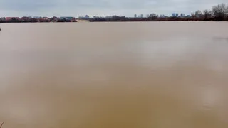 В карьере Рязани вода окрасилась в красно-коричневый цвет