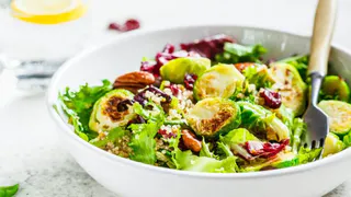 Делаем максимально витаминный салат