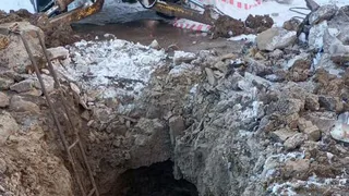 На улице Высоковольтной в Рязани прорвало водопровод