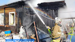 Сгоревший автомобиль и спасенная пожилая пара: в Коми произошло два пожара