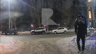 В Рязани на улице Циолковского засняли мужчину с автоматом