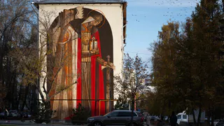 Художник из Вязников Кирилл Ведерников изобразил Александра Невского у входа в Александро-Невский собор