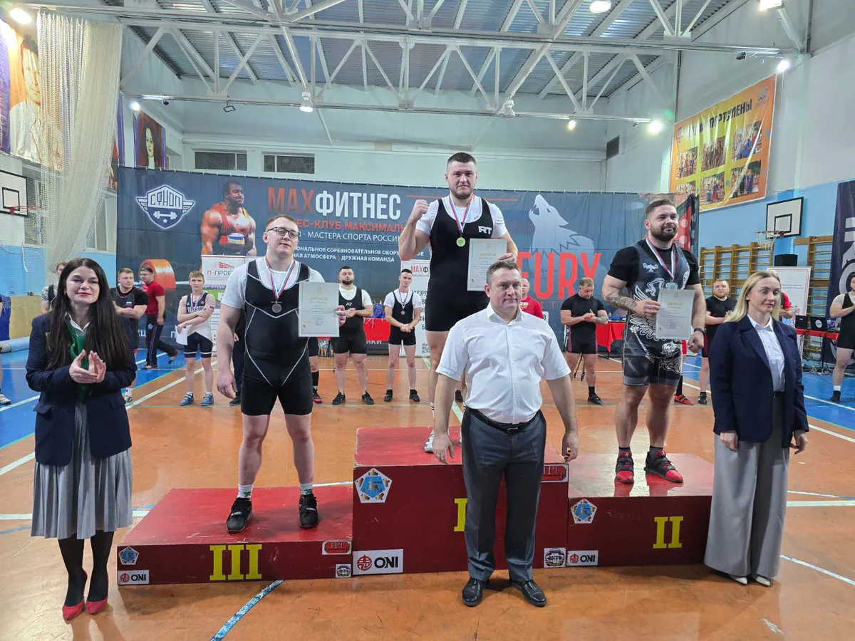 Сотрудник «Владупрадора» завоевал золото на соревнованиях по пауэрлифтингу