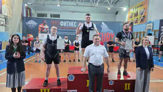 Сотрудник «Владупрадора» завоевал золото на соревнованиях по пауэрлифтингу