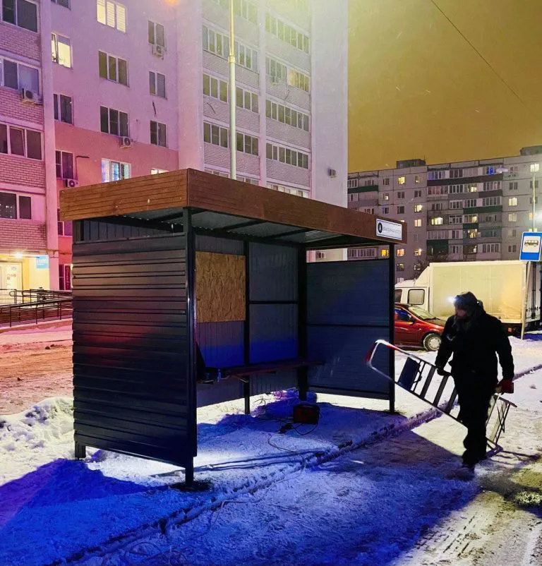 В Пензе установили новые остановочные павильоны на улицах Совхоз Техникум и Тепличная