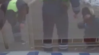 В Брянске перекрыли движение из-за рассыпавшихся на дороге конфет