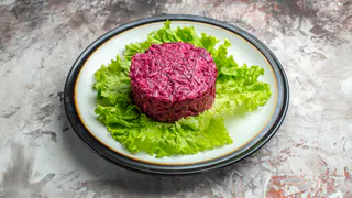 Вместо надоевшей "Сельди под шубой": на Новый год-2025 попробуйте салат "Король" — станете фаворитом Зеленой Деревянной Змеи