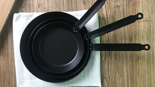 Эффективные методы очистки сковородок: как вернуть им первозданный вид