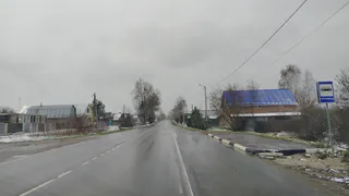 На участке дороги в деревне Камешковского района нет тротуара