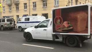 Сотрудники спецслужб оцепили участок Первомайского проспекта