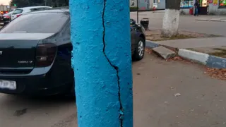 В Брянске обратили внимание на ещё один опасный столб