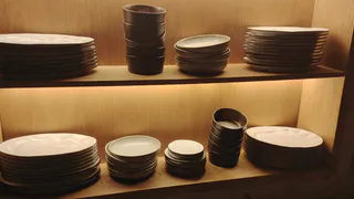 Легкий способ убрать слой клея от наклейки с посуды и не только