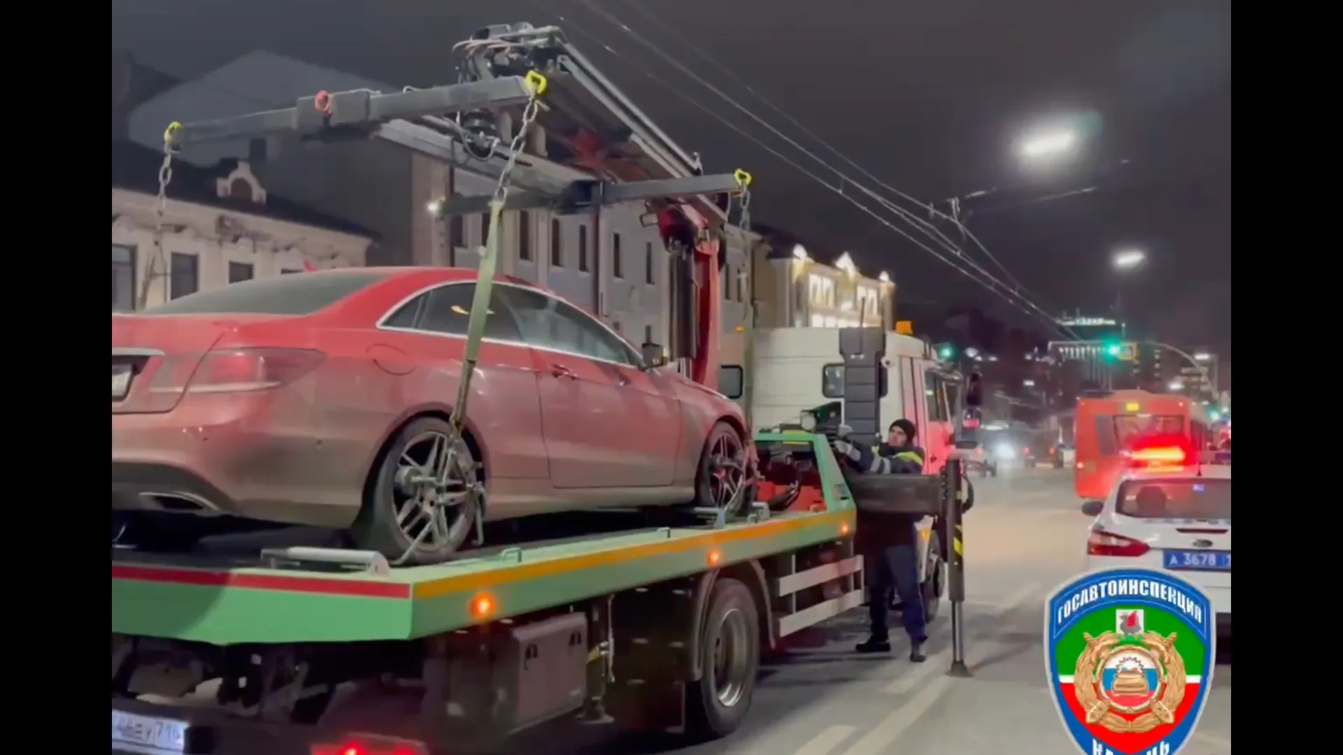 В Казани отправили на спецстоянку Mercedes из‑за 164 тысяч неоплаченных штрафов