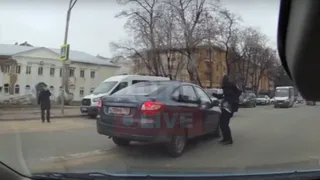 Во Владимирской области мужчину с маленьким ребенком чуть не сбили на пешеходном переходе