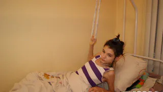 Рязанцы разделились на два лагеря: одни помогают 15-летней маме, другие оставляют негативные комментарии