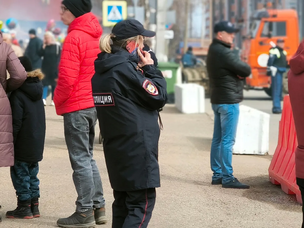 Челябинские полицейские задержали двух девушек, похитивших 200 тысяч рублей у пенсионерки
