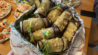 Без этой закуски праздничный стол не представляю. Подсмотрела на банкете в ресторане, теперь только так и готовлю, обалденный рецепт