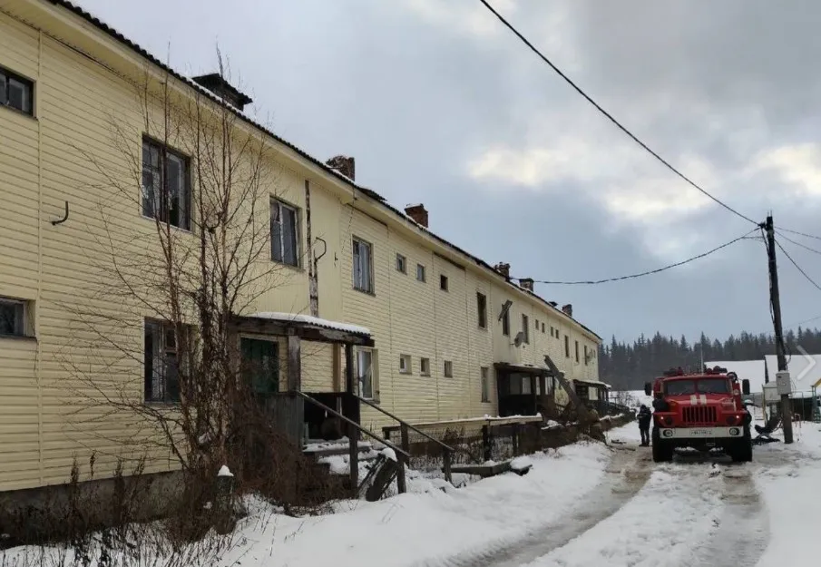 В Коми пожары в жилом доме и торговом павильоне потребовали эвакуации 31 человека