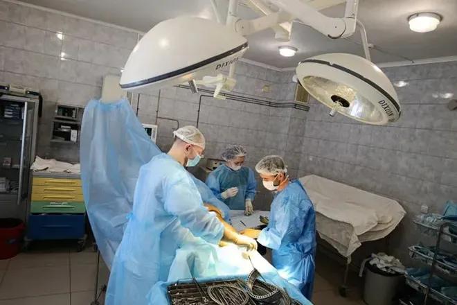 В Челябинской области хирурги провели уникальную операцию по спасению ноги рабочему