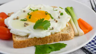 Вот почему нельзя жарить яичницу на подсолнечном масле – запомните золотое правило раз и навсегда