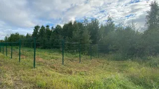 В Усинском округе установили новое металлическое ограждение на кладбище