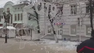 И снова "Рязань" пала слишком низко - на Почтовой рухнула гирлянда