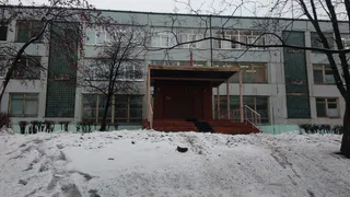 Дело дошло до полиции: на улице Новаторов мужчина снял штаны перед матерью с детьми