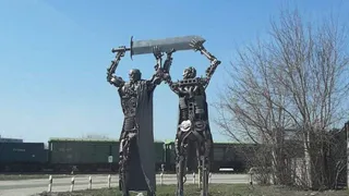 В Рязани убрали скульптуру-пародию на монумент «Тыл — фронту»