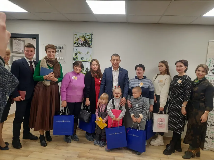 В Нижнекамске семьи мобилизованных задали вопросы Муллину