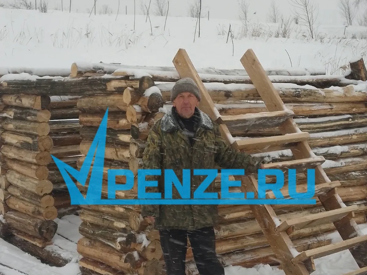 Пензенский экоактивист обустраивает деревянную крещенскую иордань в микрорайоне Заря для желающих окунуться