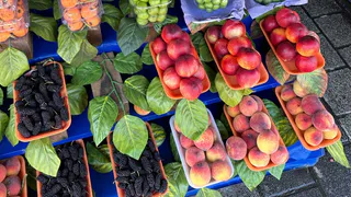 Эту ягоду считают самой вредной и опасной: а мы едим ее как дорогой деликатес, еще и детей заставляем пробовать