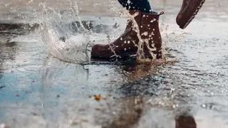 Найдено эффективное средство защитить обувь от дождя