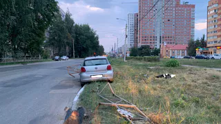 Минус оградка: в Канищеве женщина на “Фольксвагене” снесла забор