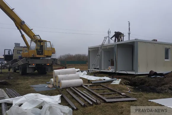 В селе Высокое Башмаковского района началась установка нового ФАПа